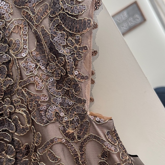 NEW Tadashi Shoji Metallic Lace Elegant Gown - Picture 8 of 16